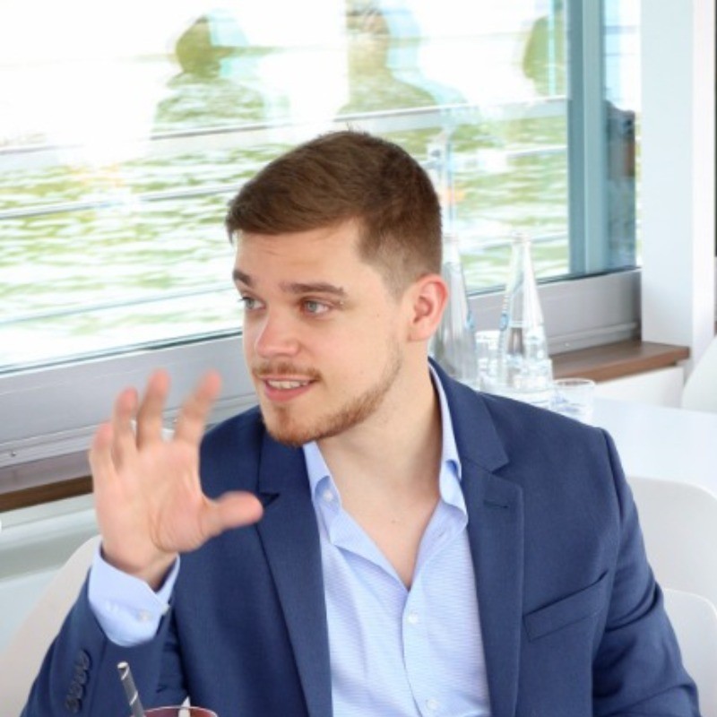 Profile photo of Sebastian Langer